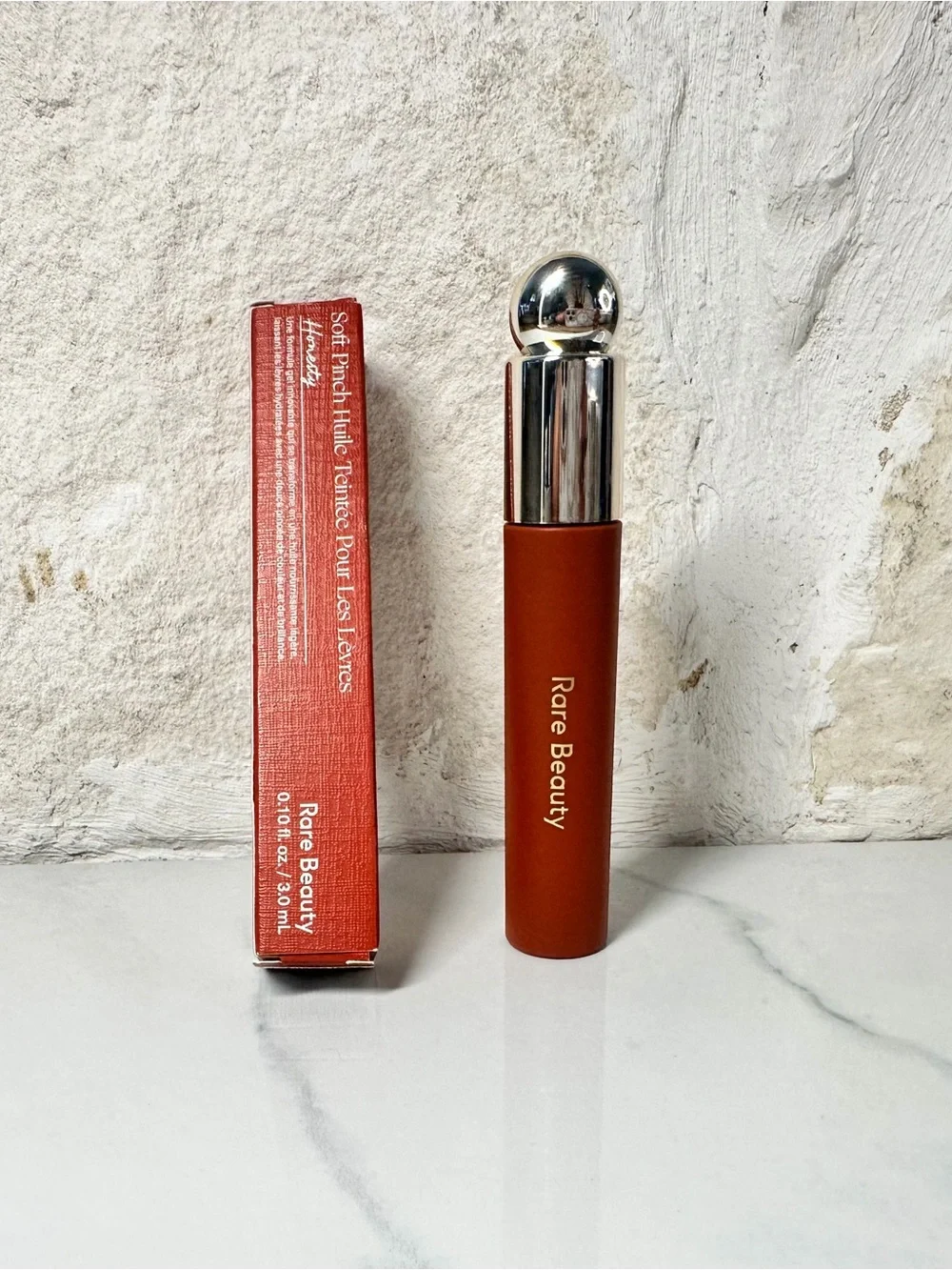 ⭐ NEW RARE BEAUTY ⭐ Rare Beauty Soft Pinch Tinted Lip Oil - Honesty